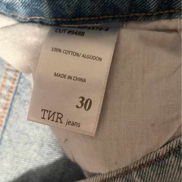 TNR Jeans Light-Wash Distressed High Rise Crop Mom Jeans NWT - Picture 4 of 11